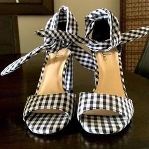 NWOT Tie Peep toe